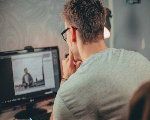 Person looking away from a computer screen to rest eyes